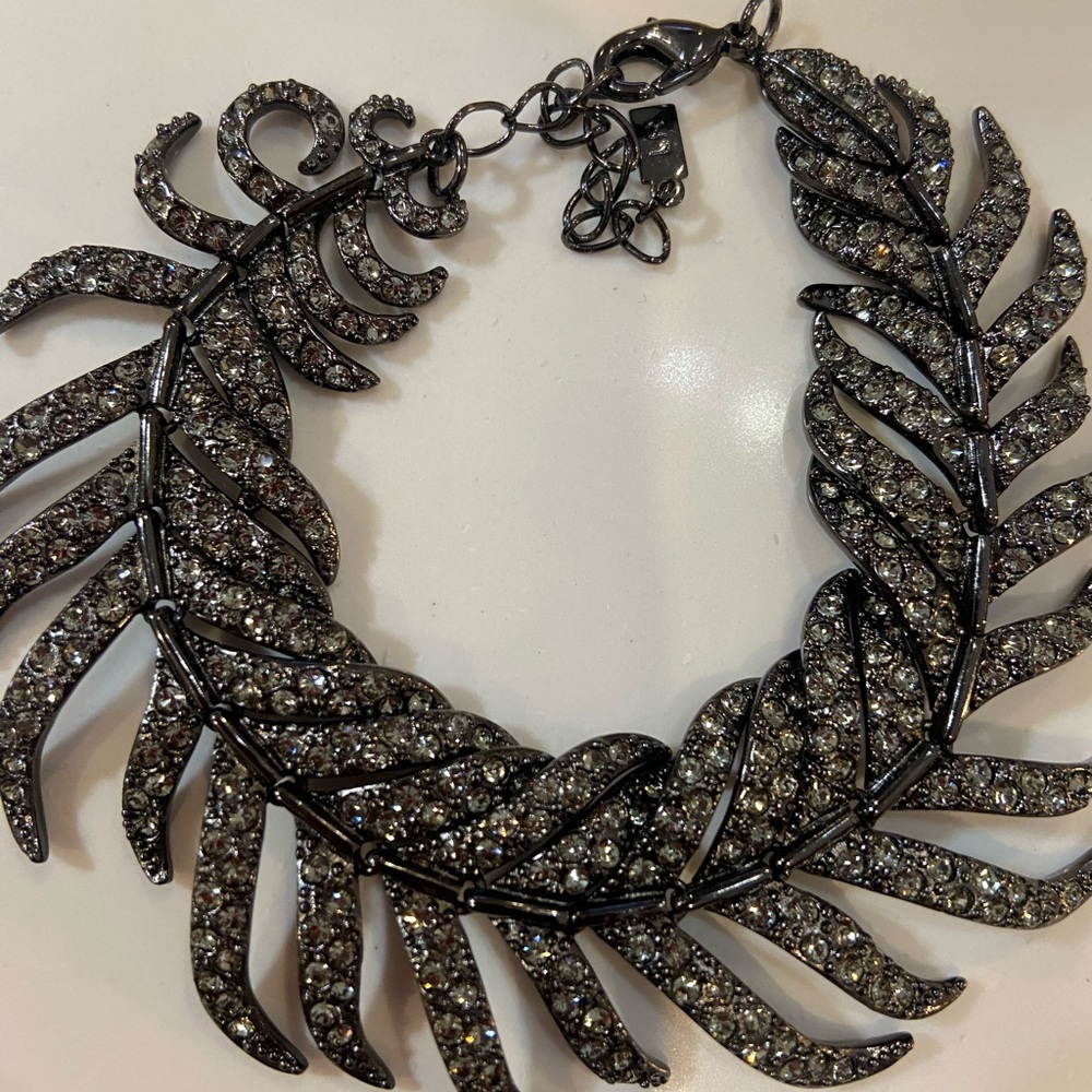 Vintage Black Leaf Bracelet and Earring Set - Picture 3 of 7